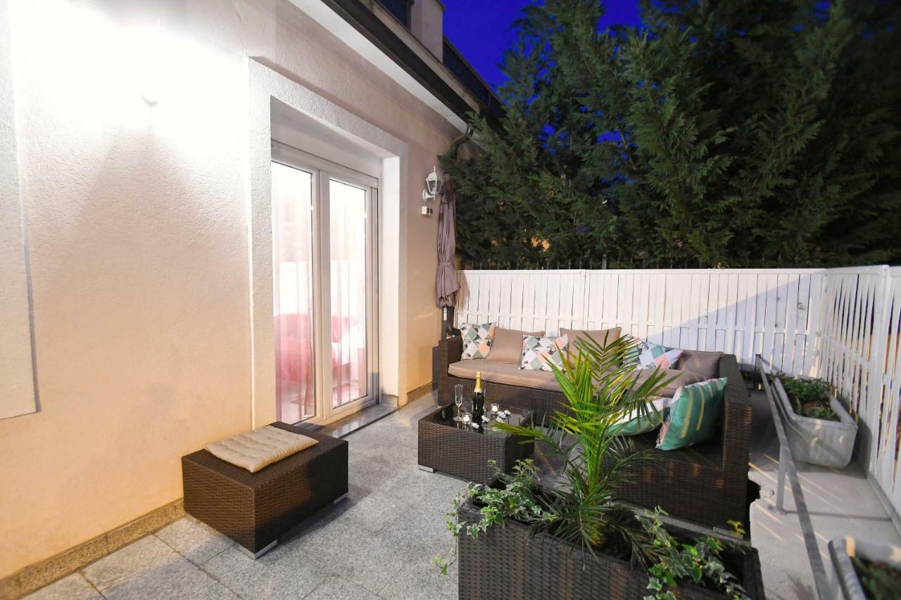 Apartment Libra With Sea View Opatija Bagian luar foto
