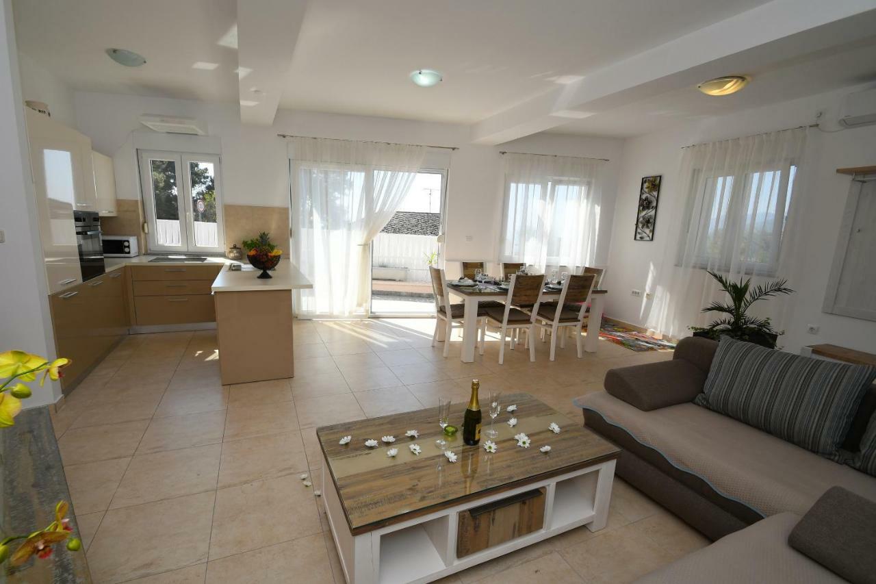 Apartment Libra With Sea View Opatija Bagian luar foto