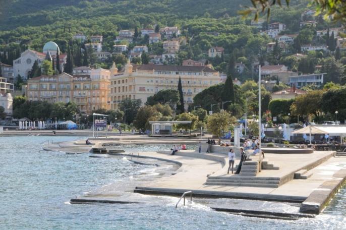 Apartment Libra With Sea View Opatija Bagian luar foto