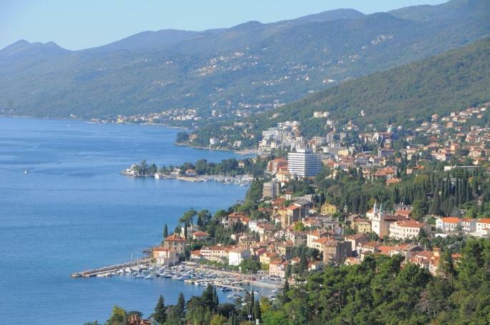 Apartment Libra With Sea View Opatija Bagian luar foto